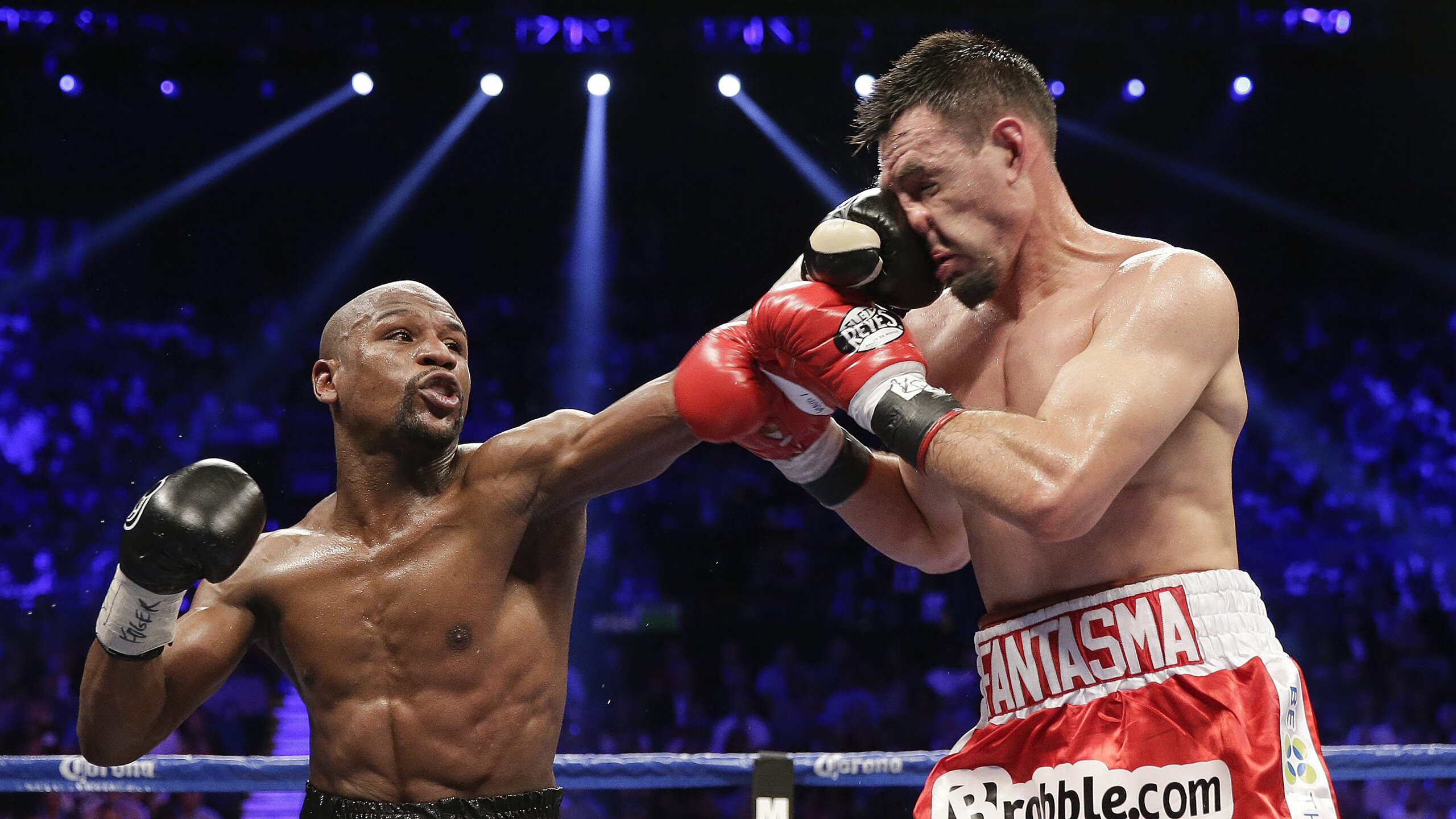 亚历克斯·格林伍德在关键时刻的防守反击为袋鼠队创造反攻机会